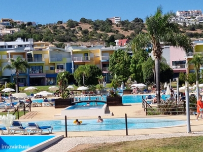 T2 na Marina de Albufeira com piscina, jardins e estacionamento