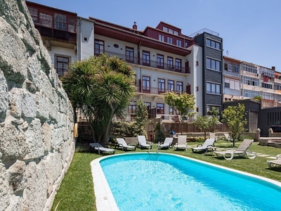 T3 de charme com Rentabilidade garantida, terraço e piscina, na Baixa do Porto
