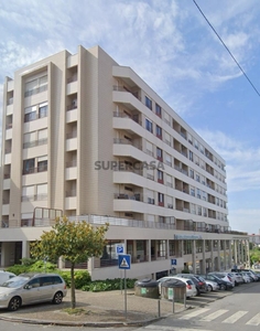 Apartamento T1 para arrendamento na Rua de Serpa Pinto