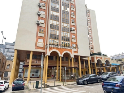 Apartamento T2 à venda na Rua Amélia Rey Colaço