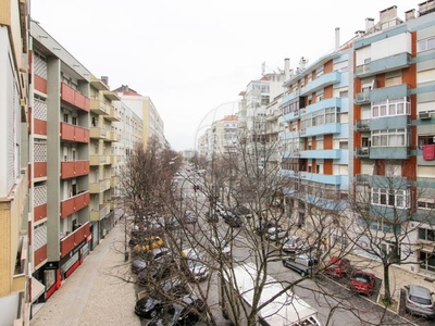Apartamento T3 à venda em Benfica, Lisboa