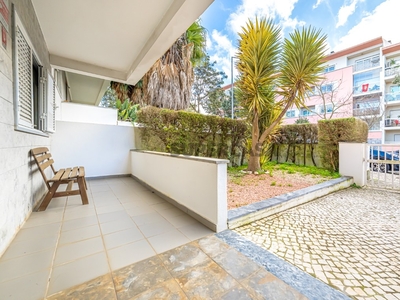 Apartamento T3 Duplex à venda na Rua António Jacinto da Silva
