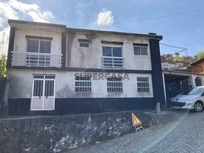 Casa Antiga à venda na Rua Ferreira de Castro