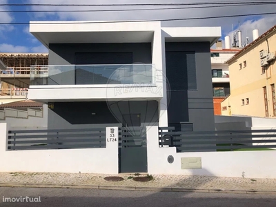 Casa para alugar em Famões, Portugal