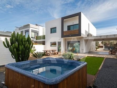 Fantastic 4 bedroom Villa with Garden and Jacuzzi - Murches, Cascais