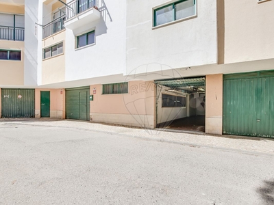 Garagem à venda em Massamá e Monte Abraão, Sintra