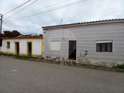 Moradia T2 à venda em Abrantes (São Vicente e São João) e Alferrarede, Abrantes