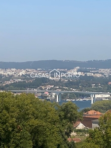 T3 com vistas para o rio Douro, junto à Av. da República