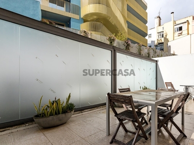 Apartamento T2 para arrendamento na Rua Rodrigo da Fonseca