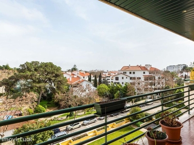 Apartamento T3 em condomínio com jardim no Monte Estoril