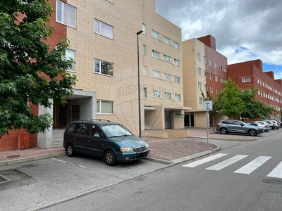 Garagem para arrendar em Mateus, Vila Real