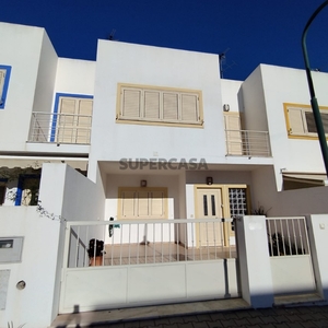 Moradia T3 Duplex para arrendamento em Urbanização Quinta da Cerca