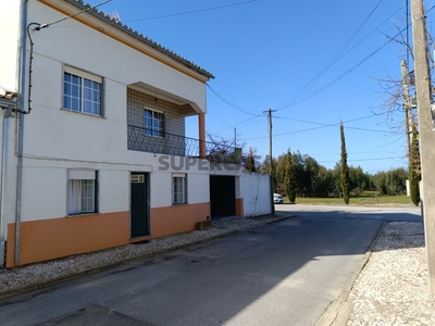 Moradia T5 Duplex à venda na Rua José Pequito Crespo