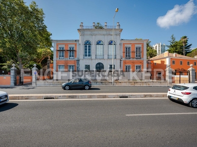 Palacete T12 à venda em Oeiras e São Julião da Barra, Paço de Arcos e Caxias