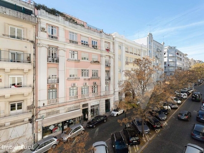 Fantástico T4 com áreas generosas e 2 terraços com vista para o Tejo