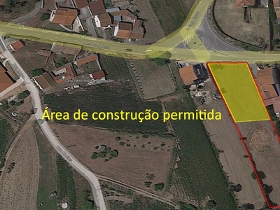 Terreno com poço - destinado a construção - com 28metros de frente - Paião