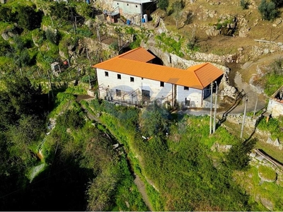Villa T4 à venda em Santa Maria de Sardoura