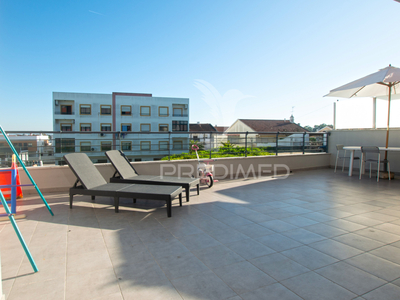 Apartamento T2 com terraço, garagem box, perto praias e Lisboa!,