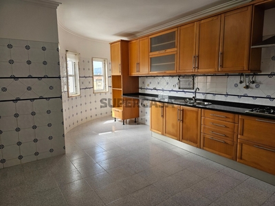 Apartamento T2 para arrendamento em Algueirão-Mem Martins