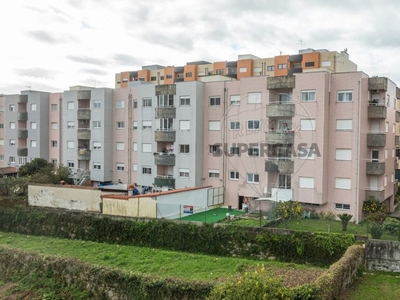 Apartamento T3 à venda na Rua Nuno de Morais