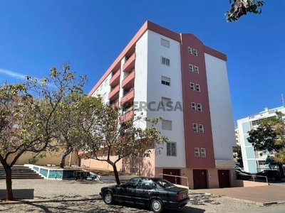 Apartamento T9 à venda na Rua Doutor José Filipe Álvares