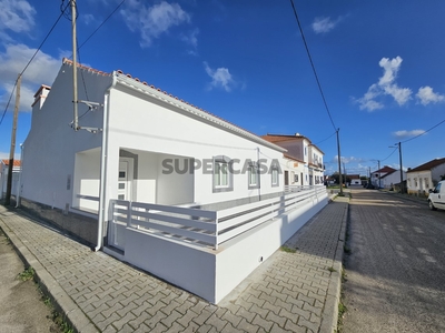 Moradia Geminada T4 Duplex à venda na Rua Pedro Nunes