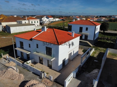 Moradia T4 Duplex à venda em Atouguia da Baleia