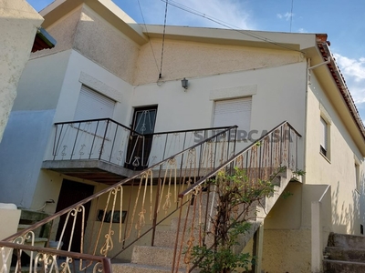 Moradia T3 Duplex à venda em Largo da Fonte Velha