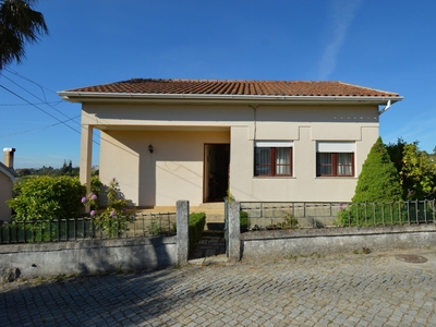 Casa / Villa T2 em Oliveira do Hospital e São Paio de Gramaços de 160 m²