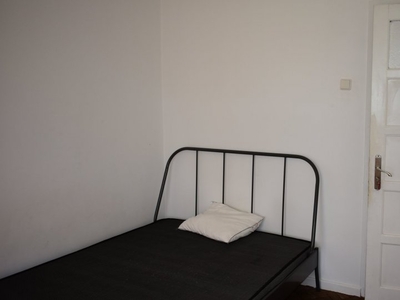 Quarto acolhedor em apartamento com 7 quartos em Arroios, Lisboa