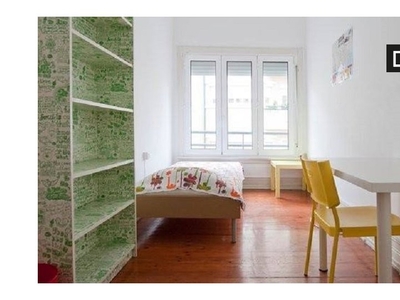 Quarto individual em apartamento com 6 quartos no Areeiro, Lisboa