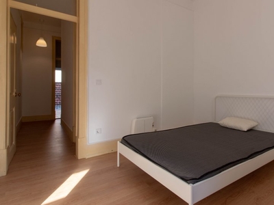 Quarto para alugar em apartamento de 8 quartos em Arroios, Lisboa