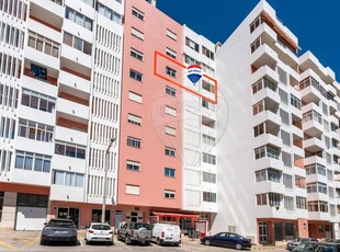 Apartamento T3 à venda em Faro (Sé e São Pedro), Faro