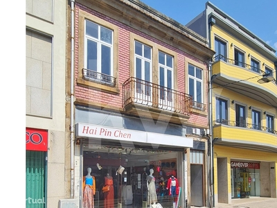 Edifício residencial com comércio na Rua Brito Capelo - Matosinhos