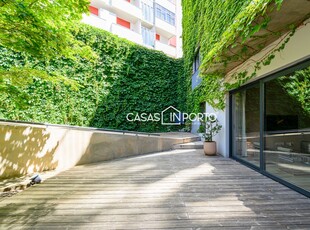 Fantástico apartamento T2 Duplex com jardim ao Palácio de Cristal
