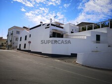 Moradia T4 Duplex à venda na Rua Gago Coutinho