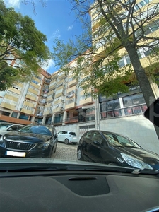 Apartamento T2 / Lisboa, À Av. Uruguai