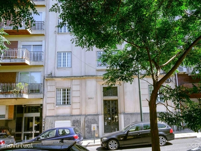 Apartamento T2 na Av. Rovisco Pais em Lisboa