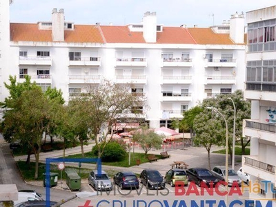Apartamento T3 com 3 varandas no centro de Samora Correia
