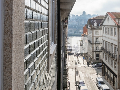 Escritório Remodelado na Ribeira do Porto