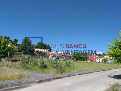 Lote de terreno urbano com 180 m² para habitação no Ameal (Coimbra).