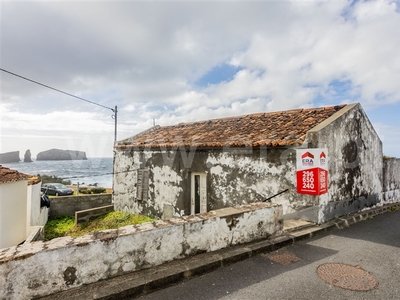 Moradia Isolada / Ponta Delgada, Mosteiros