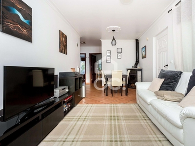 Apartamento T2 de 1º andar com marquise | Granito (Évora)