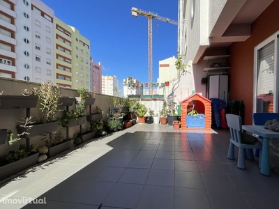Apartamento T2 c/ Terraço e Arrecadação em Santa Marta do Pinhal