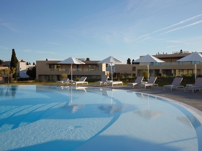 Apartamento T2 em resort, para venda em Porches, Algarve