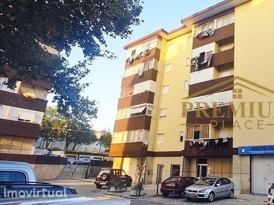Apartamento T3 em Alhandra com 114 m2 e varanda - Reservado