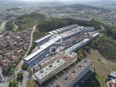 Armazéns para venda/arrendamento em Azurém - Guimarães