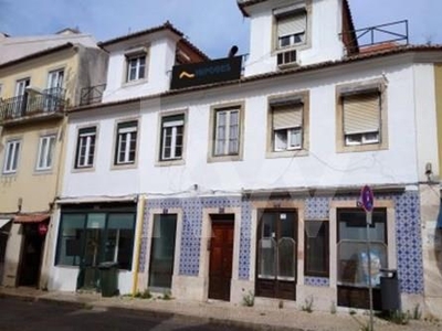 Building in total property with 350m2 of gross area | Star | Lisbon