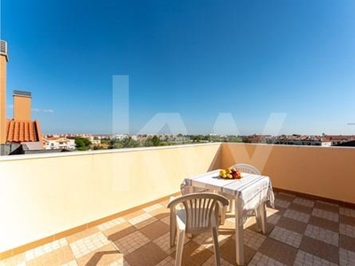 Carcavelos, Lombos Sul spacious and bright T3 + T2 Apartament