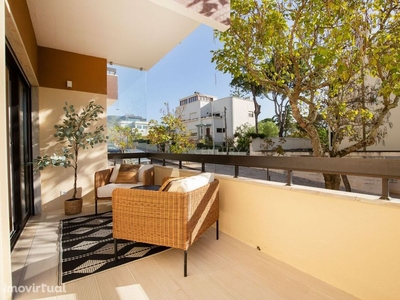 Luxuoso Apartamento de 3 Quartos com Vista Casino Estoril no Estoril,